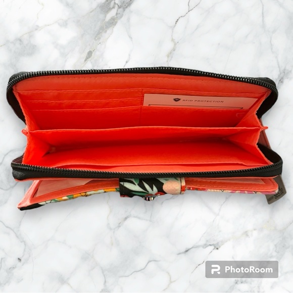 Vera Bradley RFID Turnlock Wallet - Picture 4 of 5